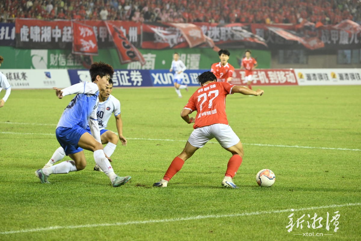 包含足球友谊赛掀起高潮,中原雷豹队淘汰对手荆楚雄狮队,战至最后一刻——球迷期待下一战的词条 包含足球友谊赛掀起高潮,中原雷豹队淘汰对手荆楚雄狮队,战至最后一刻——球迷期待下一战的词条